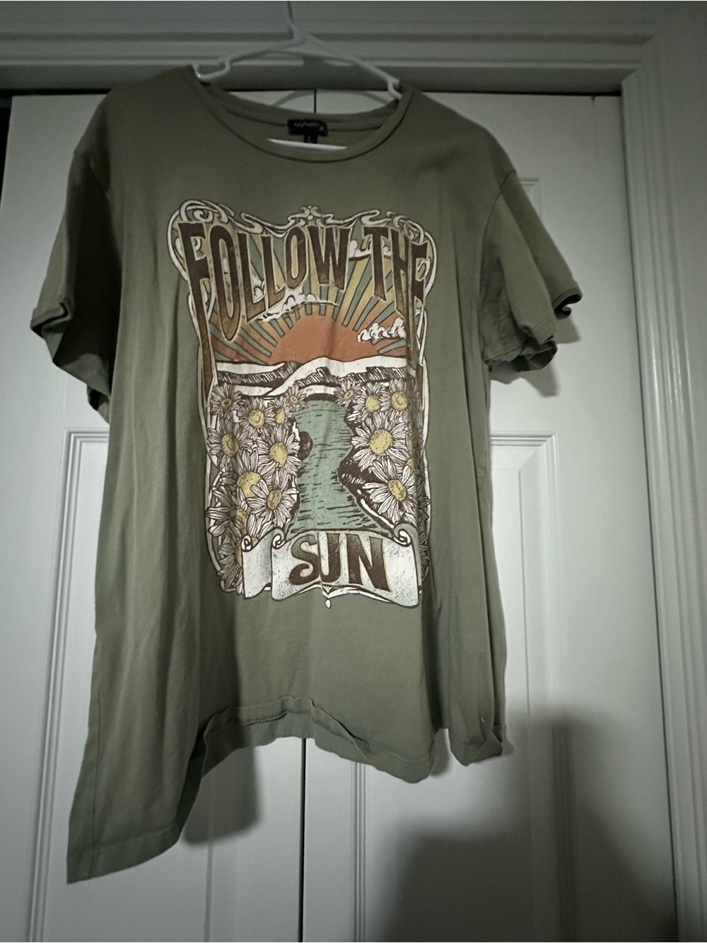 Women's Olive Graphic 'Follow The Sun' Short Sleeve Tee